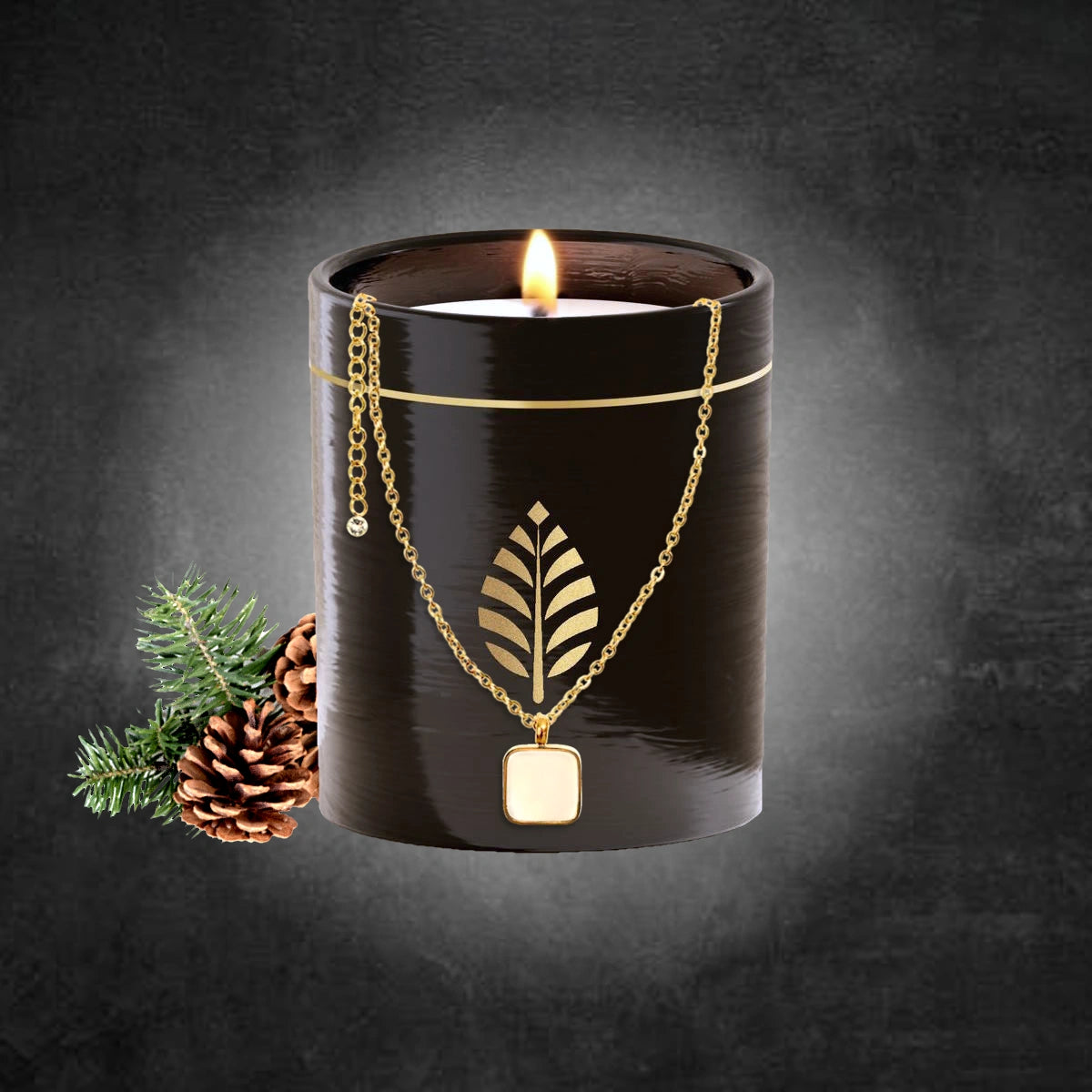 Bougie Bijou Noire, Sapin, Collier Pierre Nacre Blanche