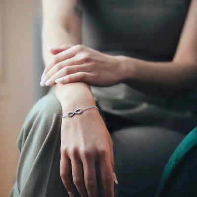 Bougie Bijou Noir, Fleur de Thé, Bracelet Argent Infinity
