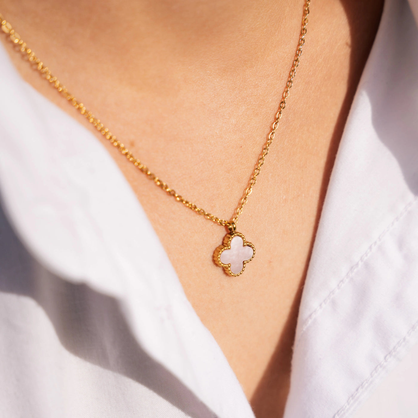 Bougie Bijou Terra Cotta, Monoï, Collier « Fleur » avec pierre naturelle