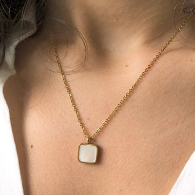 Pot Céramique Fleur de Thé Collier Pierre Blanche Nacrée avec Cristal Swarovski