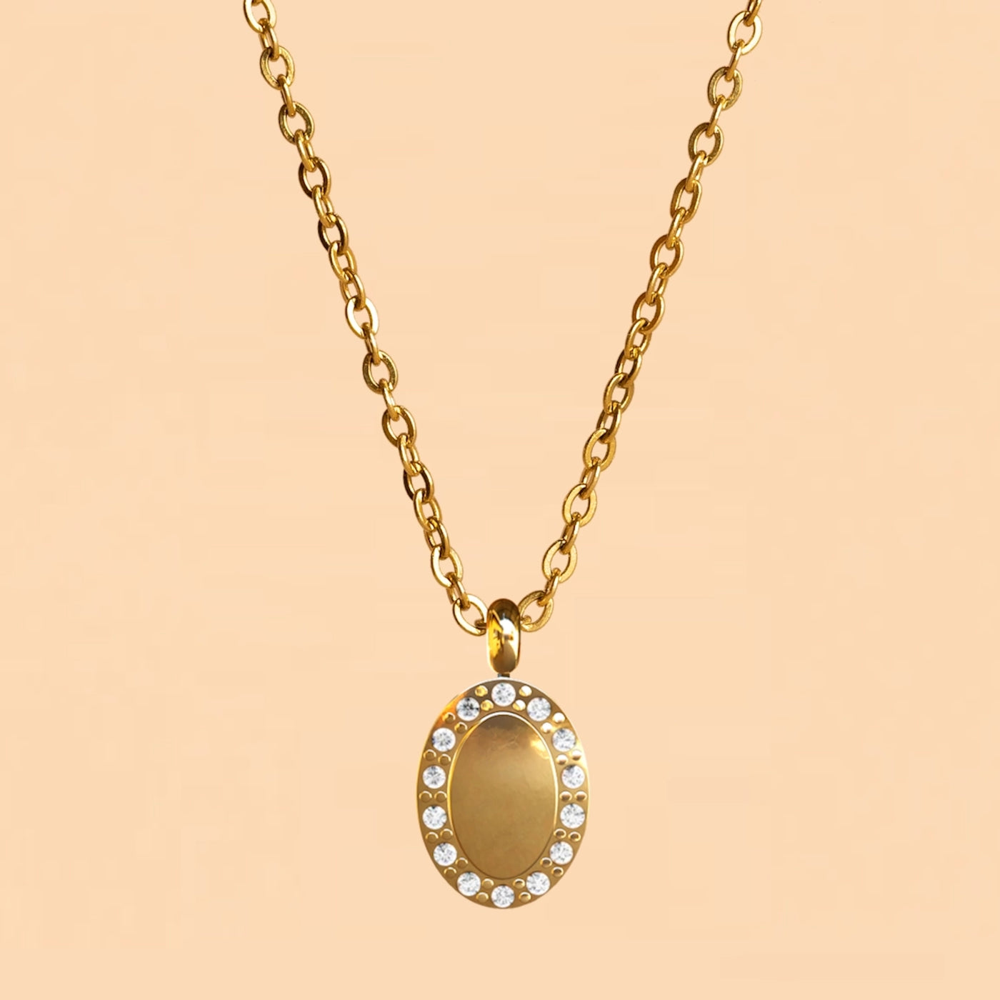 Le collier Mini Chic avec initiale gravée Caché dans sa Bougie